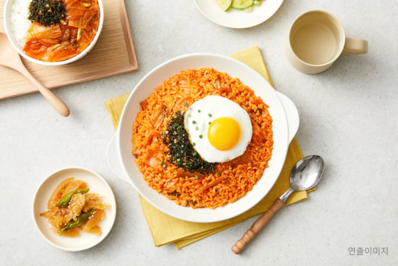 CJ CUP BAHN RICE KIMCHI STIR-FRIED RICE 247G*18 / 씨제이 햇반 컵반 볶은 김치덮밥